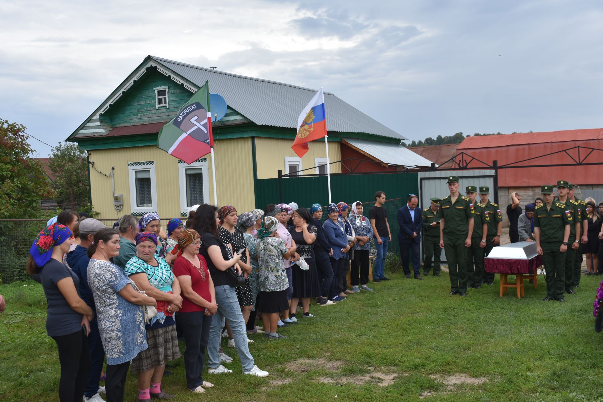 Иске Тәрбит авылында Украинада барган махсус операциядә һәлак булган авылдашлары белән хушлаштылар