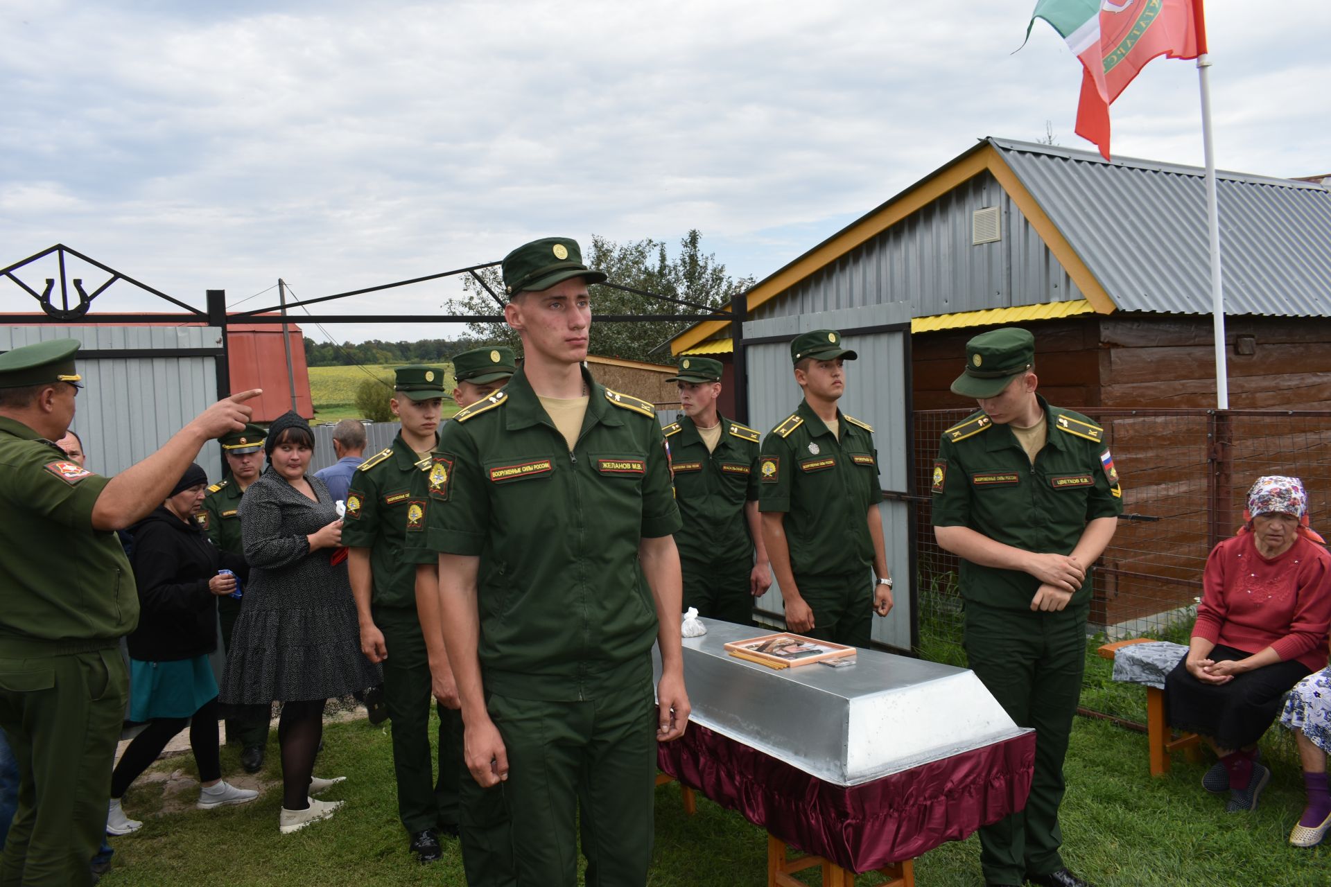 Иске Тәрбит авылында Украинада барган махсус операциядә һәлак булган авылдашлары белән хушлаштылар