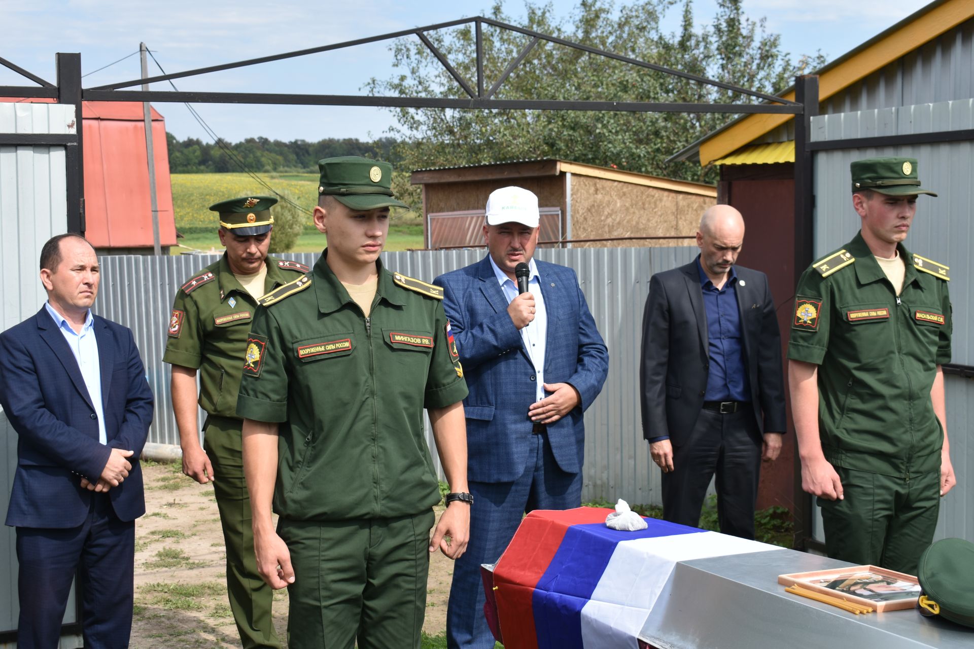 Иске Тәрбит авылында Украинада барган махсус операциядә һәлак булган авылдашлары белән хушлаштылар