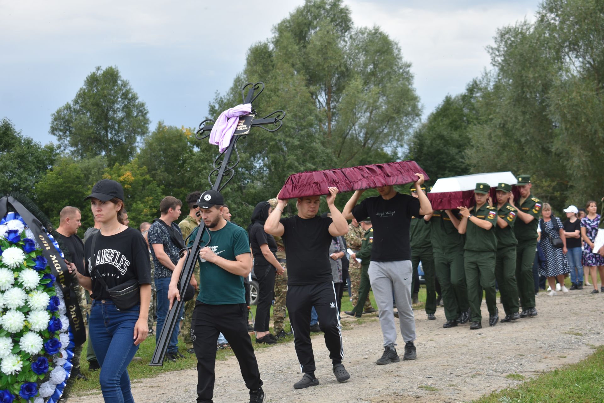 Иске Тәрбит авылында Украинада барган махсус операциядә һәлак булган авылдашлары белән хушлаштылар