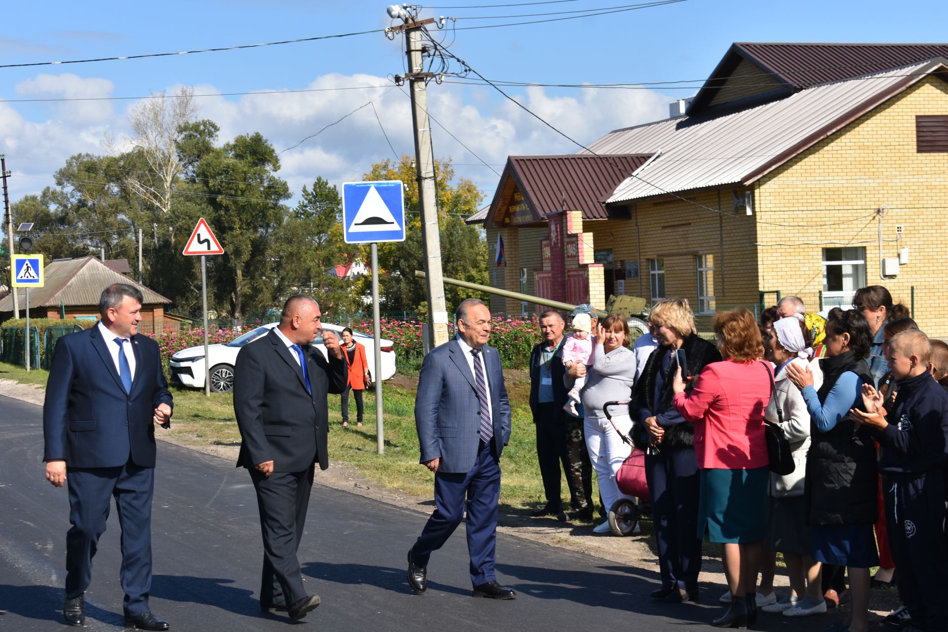 Мәлки авылында яңа төзелгән авыл җирлеге бинасы ачылды