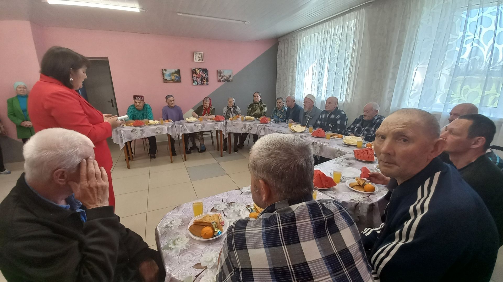 Члены территориальной избирательной комиссии Кайбицкого района посетили дом-интернат в Федоровском