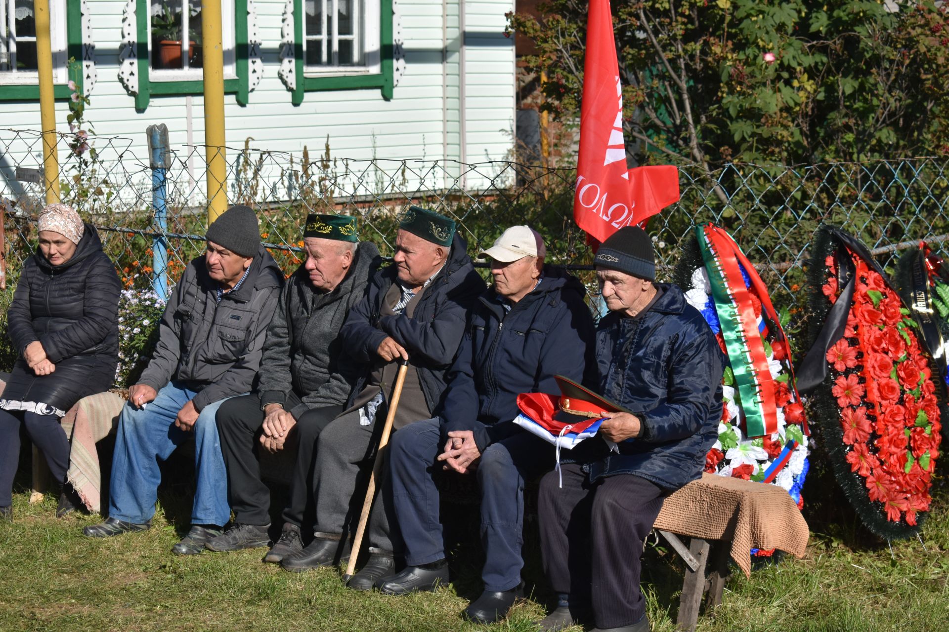 Иске Чәчкаб авылы халкы махсус хәрби операциядә һәлак булган авылдашлары белән хушлашты