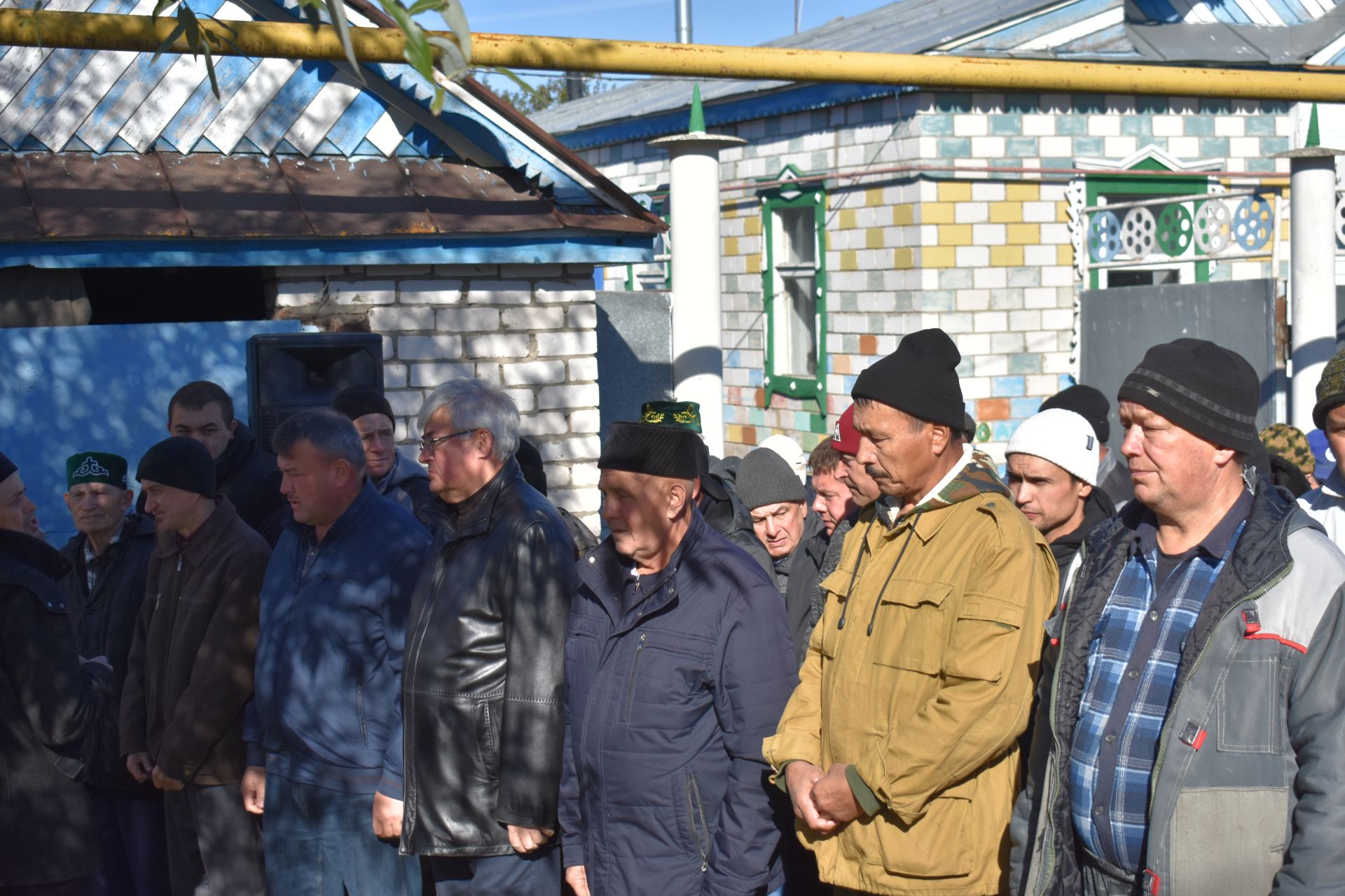Иске Чәчкаб авылы халкы махсус хәрби операциядә һәлак булган авылдашлары белән хушлашты