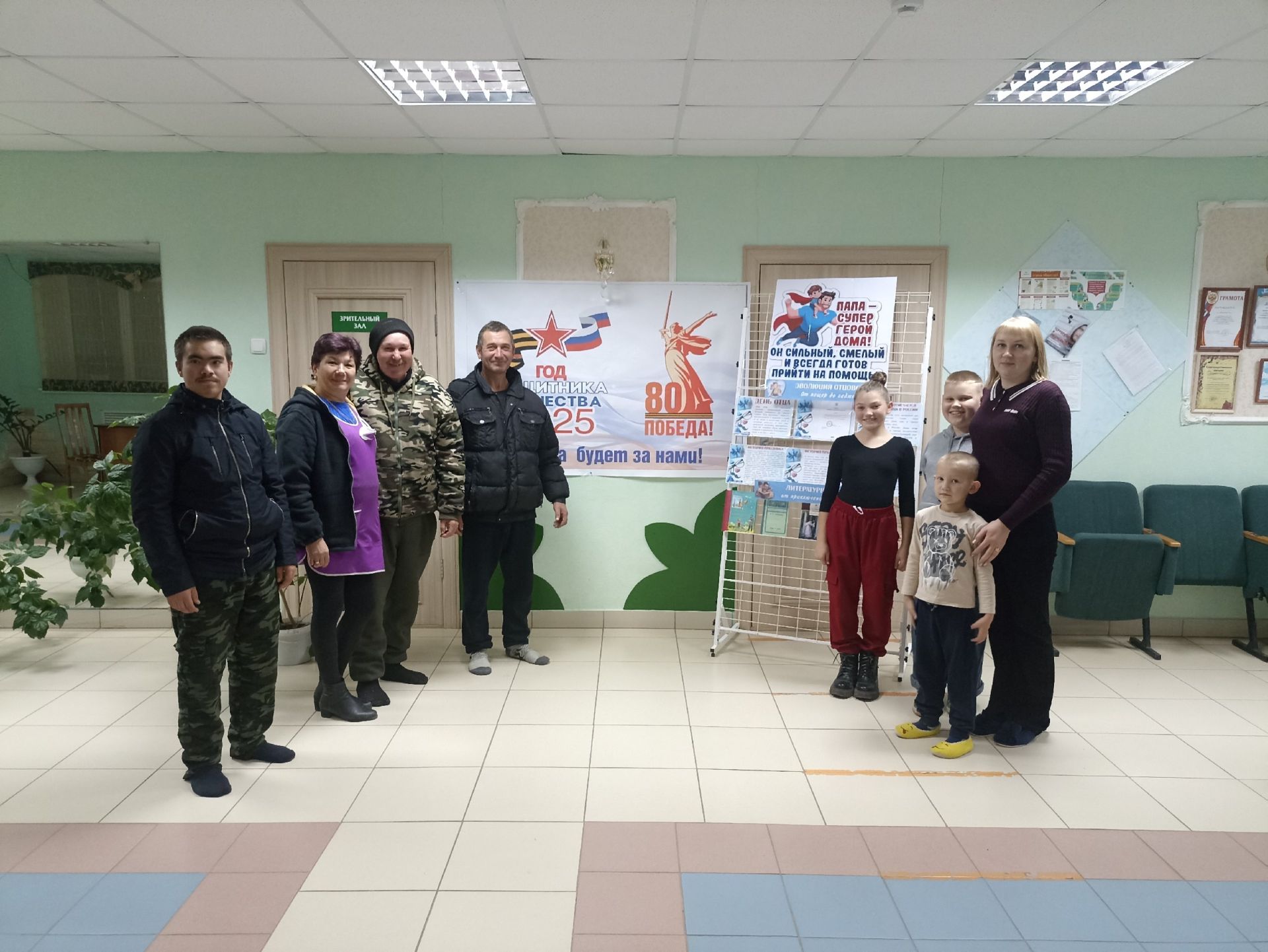 В Федоровском доме культуры прошла программа «О папах с любовью» с мастер-классом «Медальон для папы»