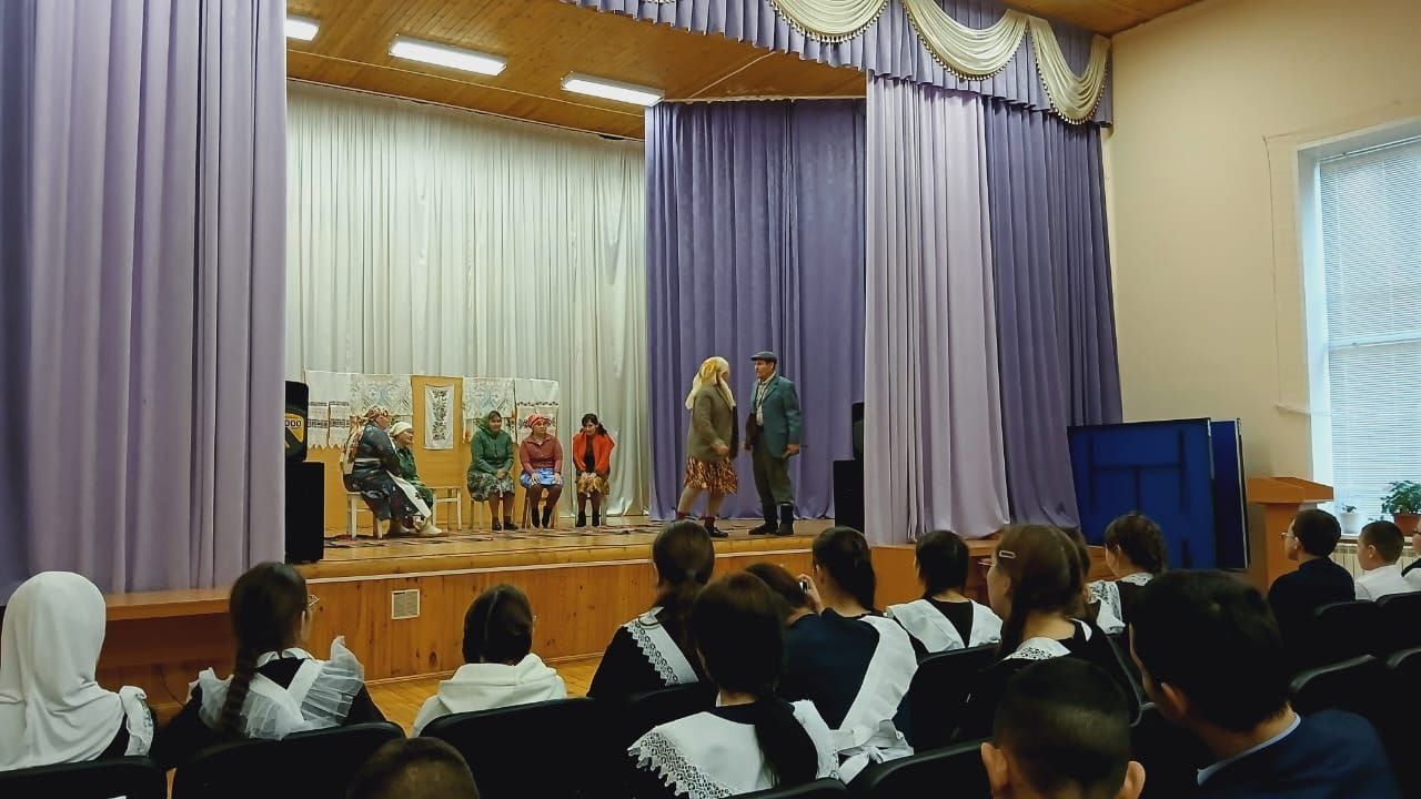 В Молькеевском доме культуры был представлен спектакль по пьесе Заки Зайнуллина под названием «Женщины 41-го»