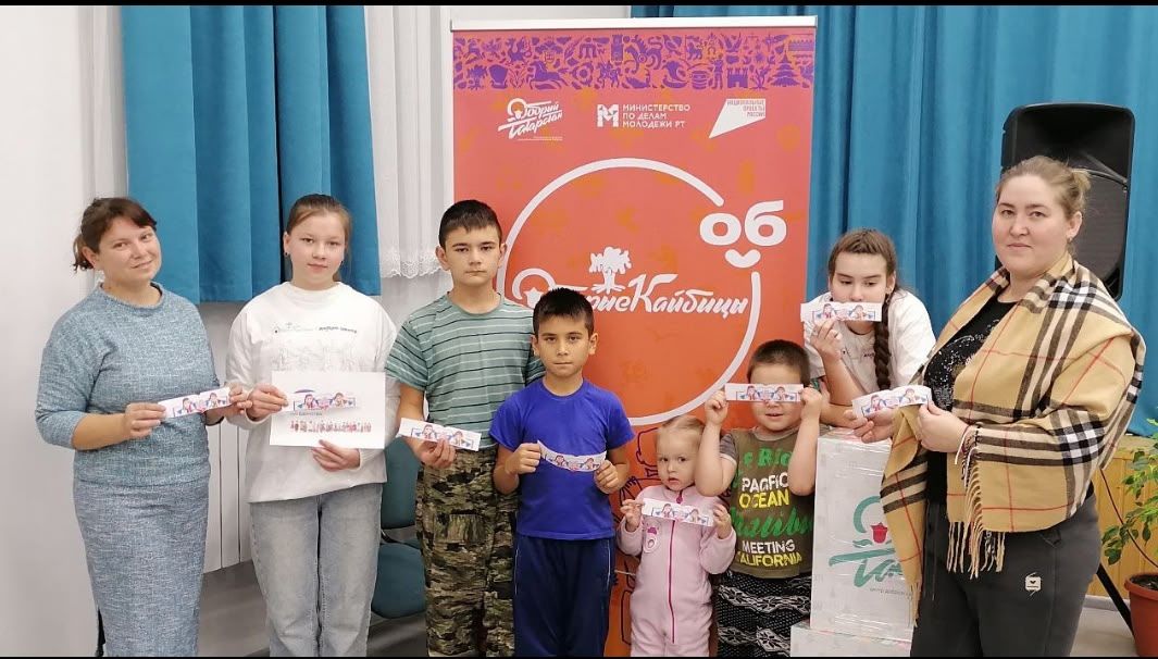 В Бурундуковской сельской библиотеке совместно с домом культуры состоялась увлекательная встреча для детей под названием «Россия — единая семья»