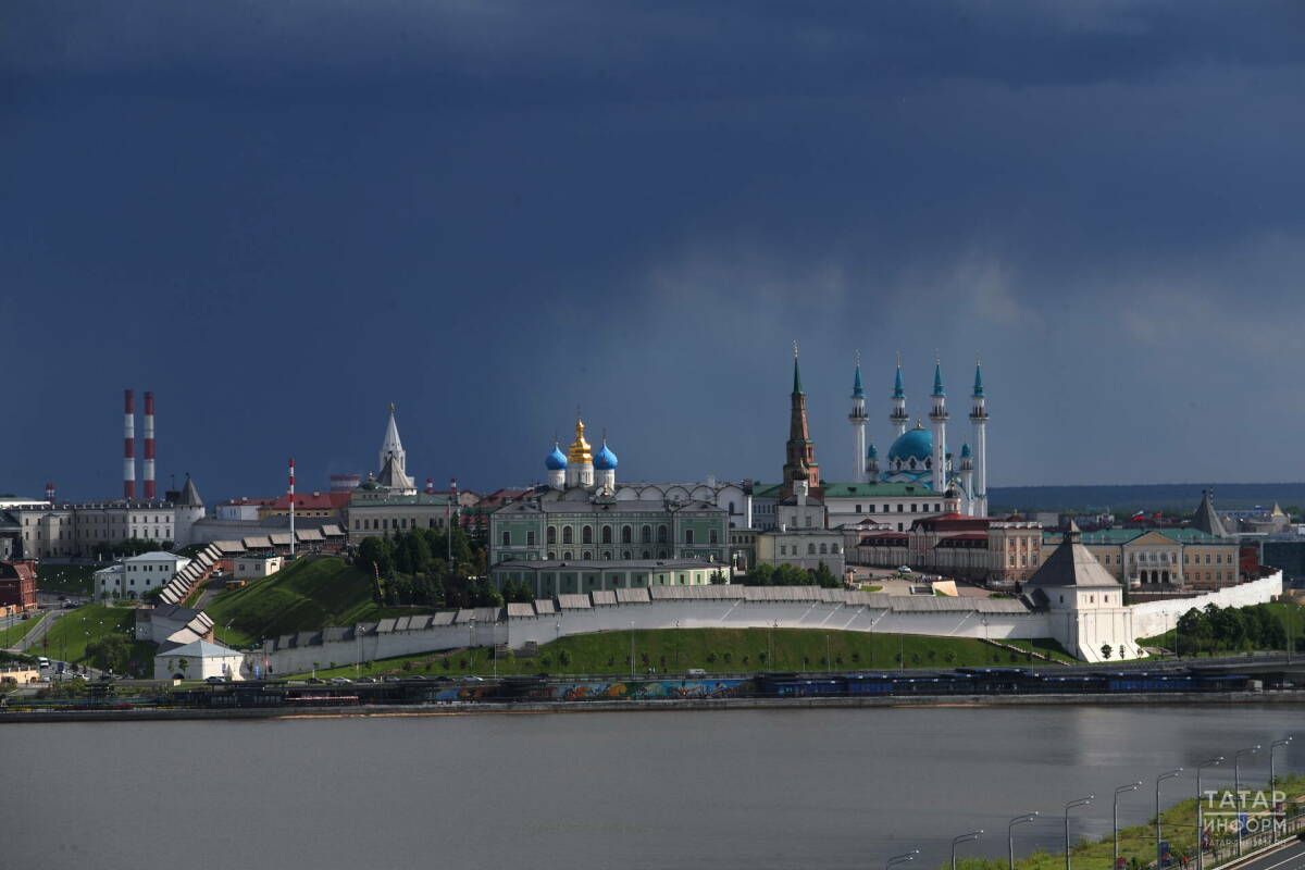 Татарстанцев предупредили о сильном ветре и грозе во вторник
