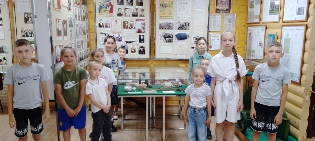 В музее Кайбицкого края ребята из пришкольного лагеря Старочечкабской школы почтили День памяти и скорби