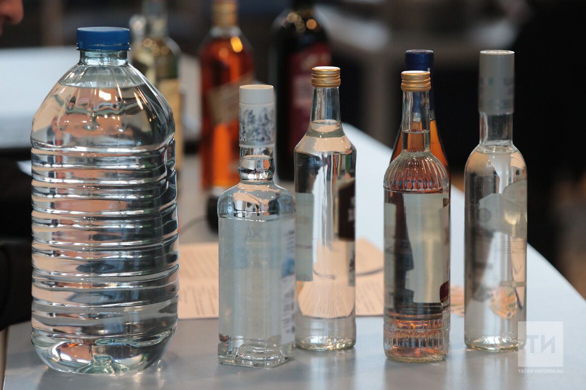 В аэропорту Казани задержали пассажира из Туркменистана с 23 литрами спиртного