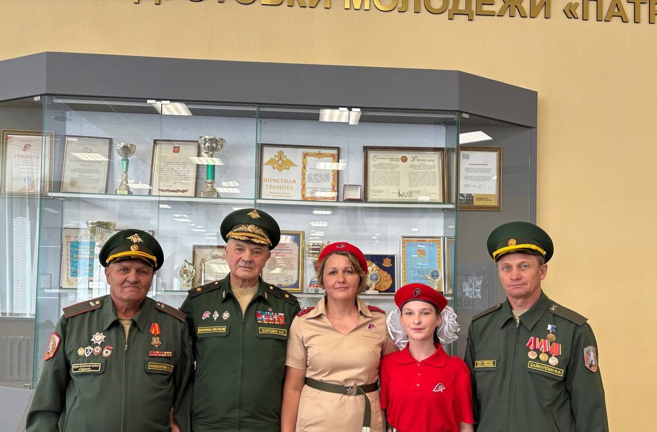 Юнармейцы Кайбицкого района и ветераны ГСВГ поздравили генерал-майора Бородина с 75-летием