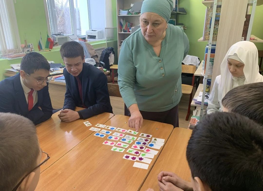 В рамках федерального проекта «Пушкинская карта» в Кушманской школе прошёл мастер-класс «Милли домино»