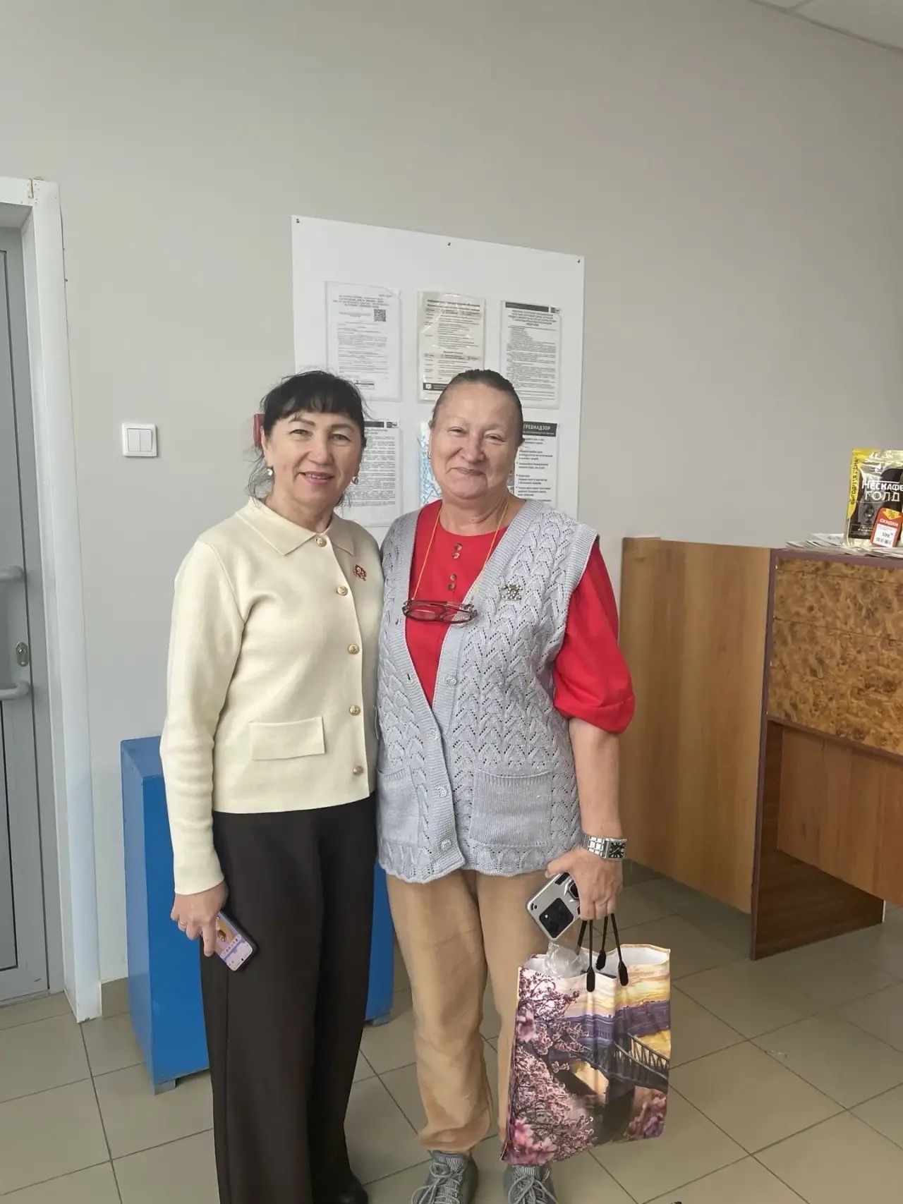 Связь поколений в Кайбицком районе: коллектив КЦСОН «Омет» навестил коллег-ветеранов