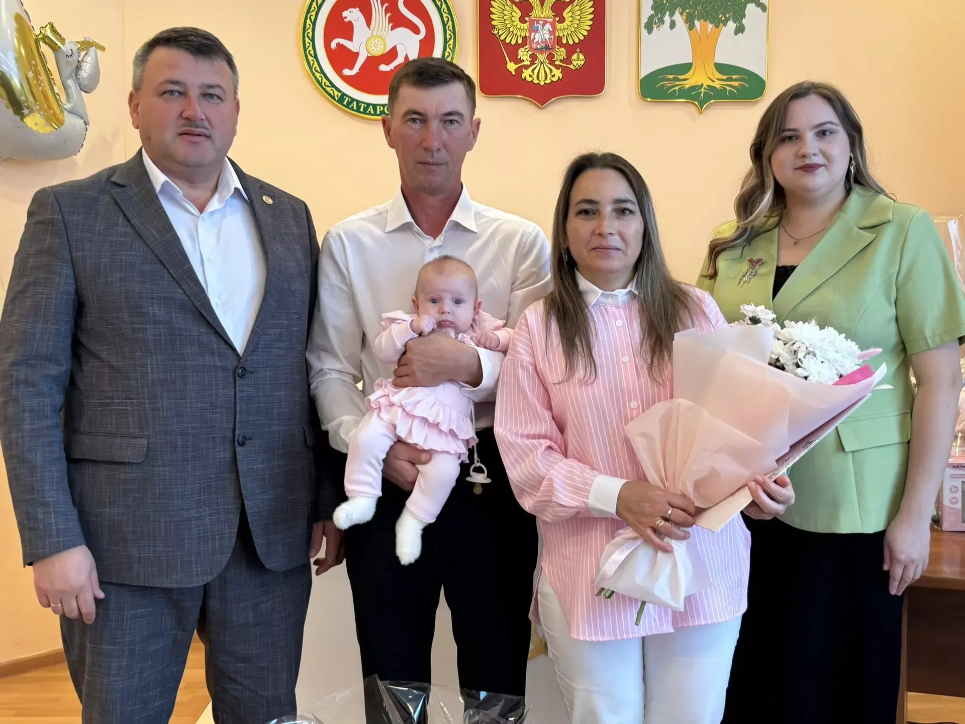 В Кайбицком районе поздравили семьи с рождением малышей