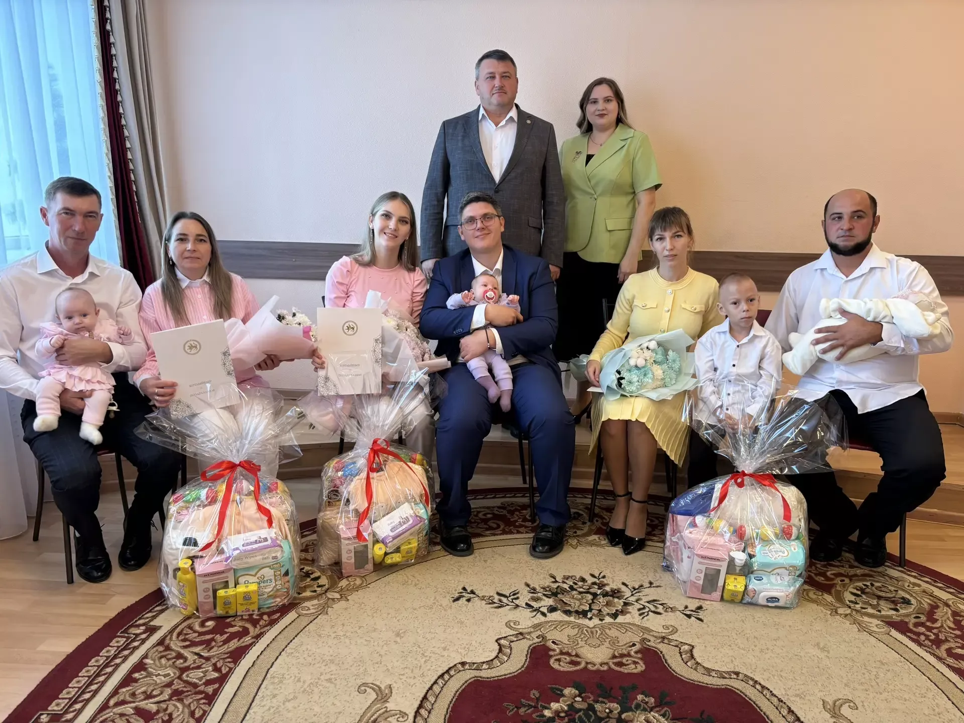 В Кайбицком районе поздравили семьи с рождением малышей