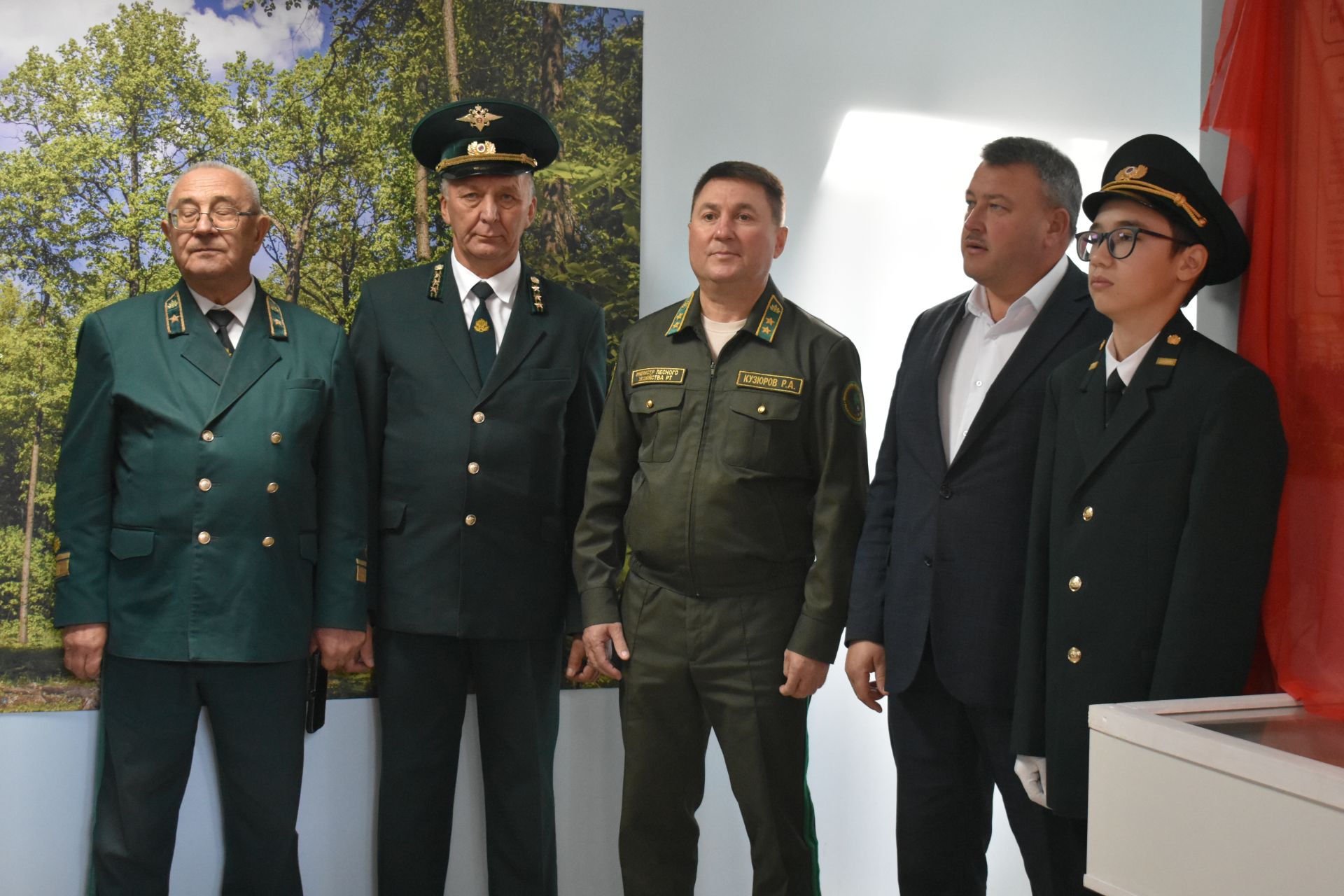 Мемориальный уголок памяти заслуженного лесовода открыли в Кайбицком районе