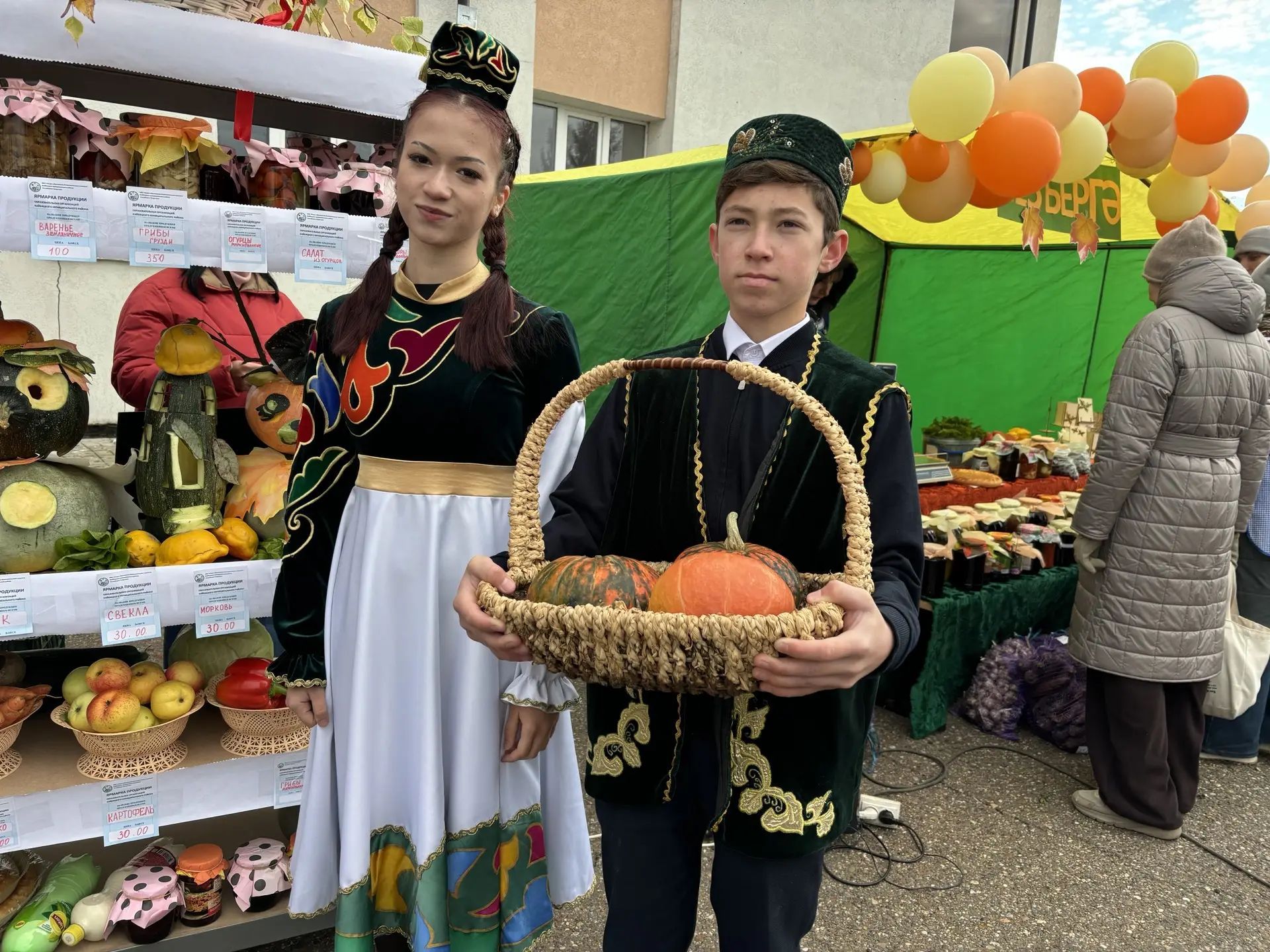 Урожай труда и традиций: в Кайбицах прошла школьная ярмарка „Дары осени“