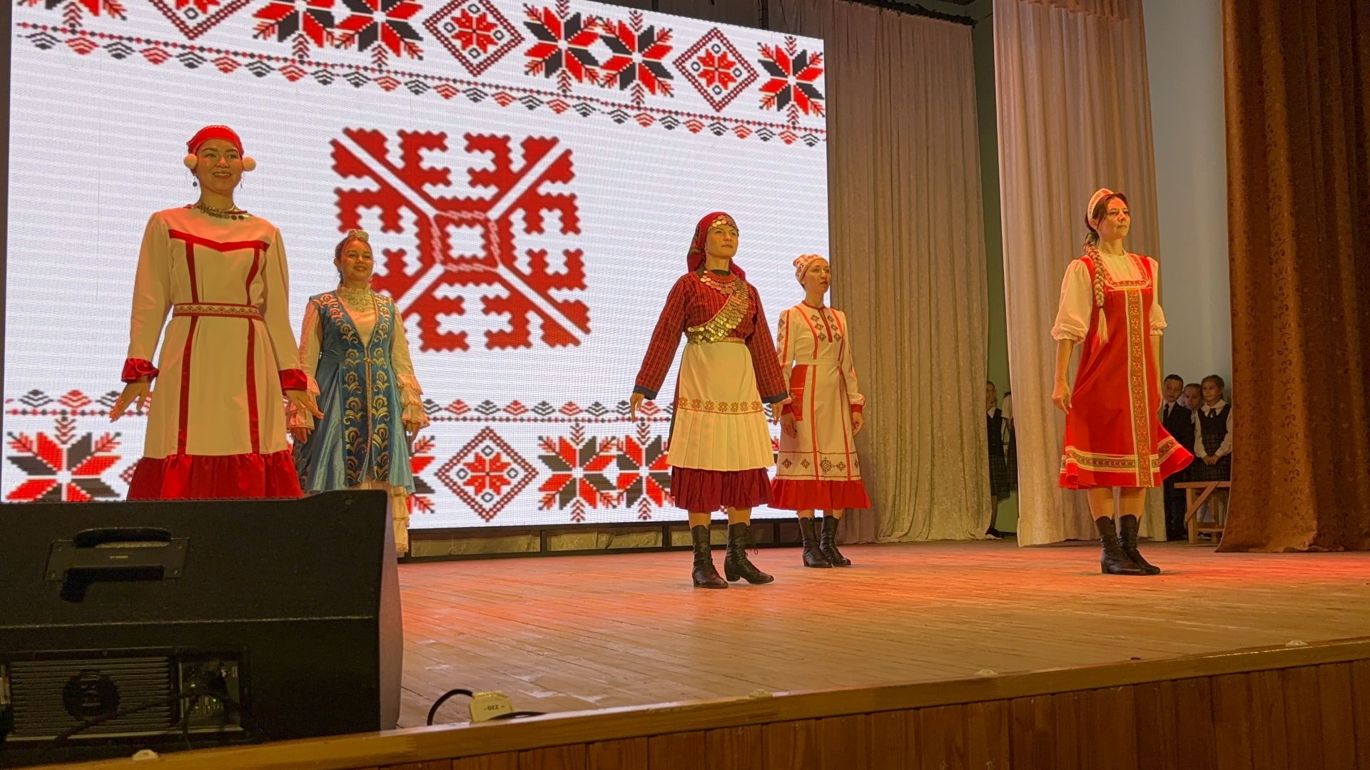 В Кайбицах состоялось торжественное мероприятие, посвящённое Дню учителя