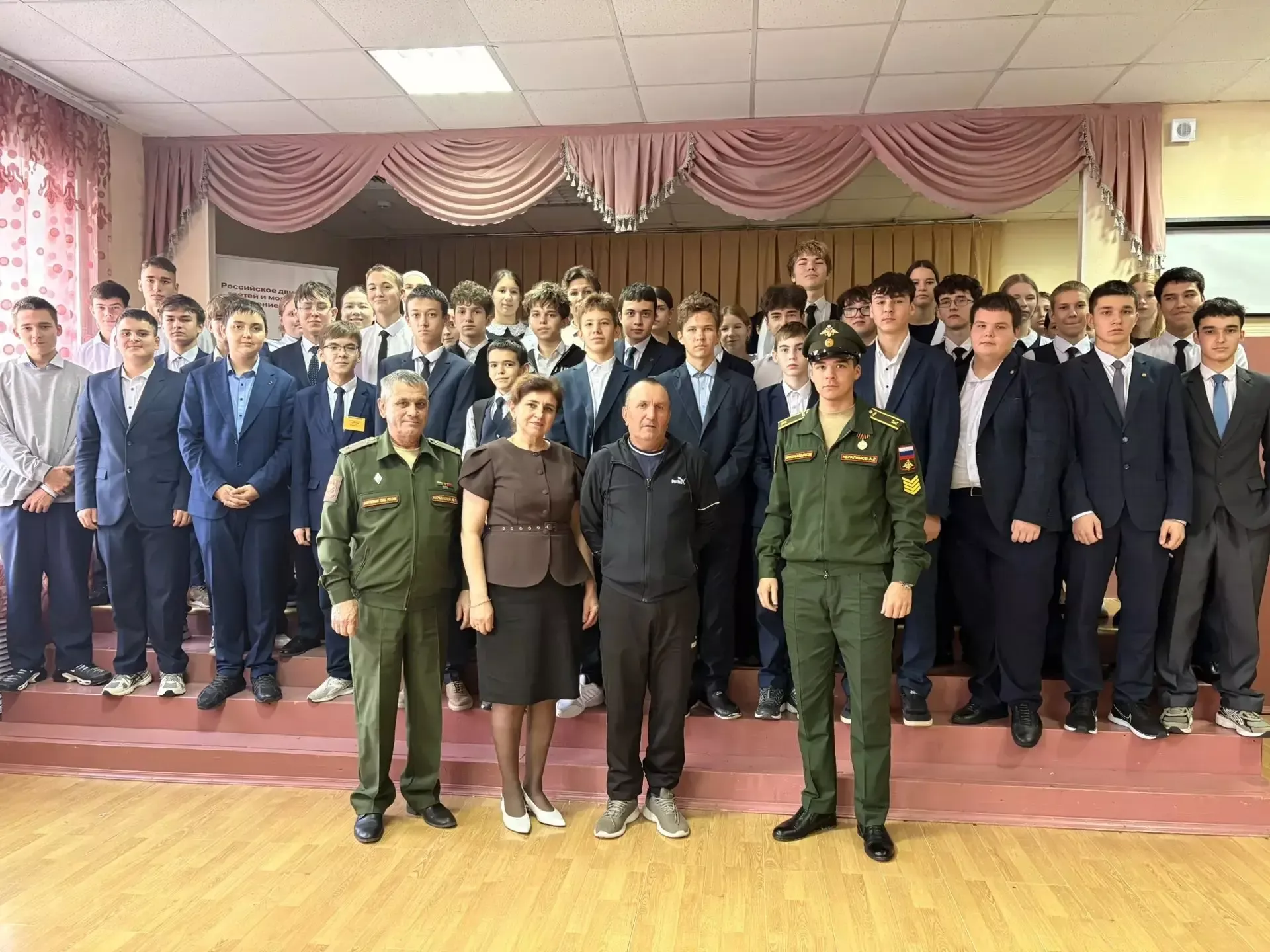 В Большекайбицкой школе провели профориентацию с представителями Казанского танкового училища