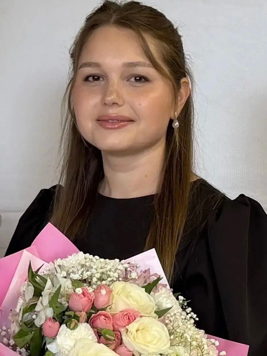 «Яшь мөгаллим» значогы иясе Анита Давыдова Иске Тәрбит авылында укыта