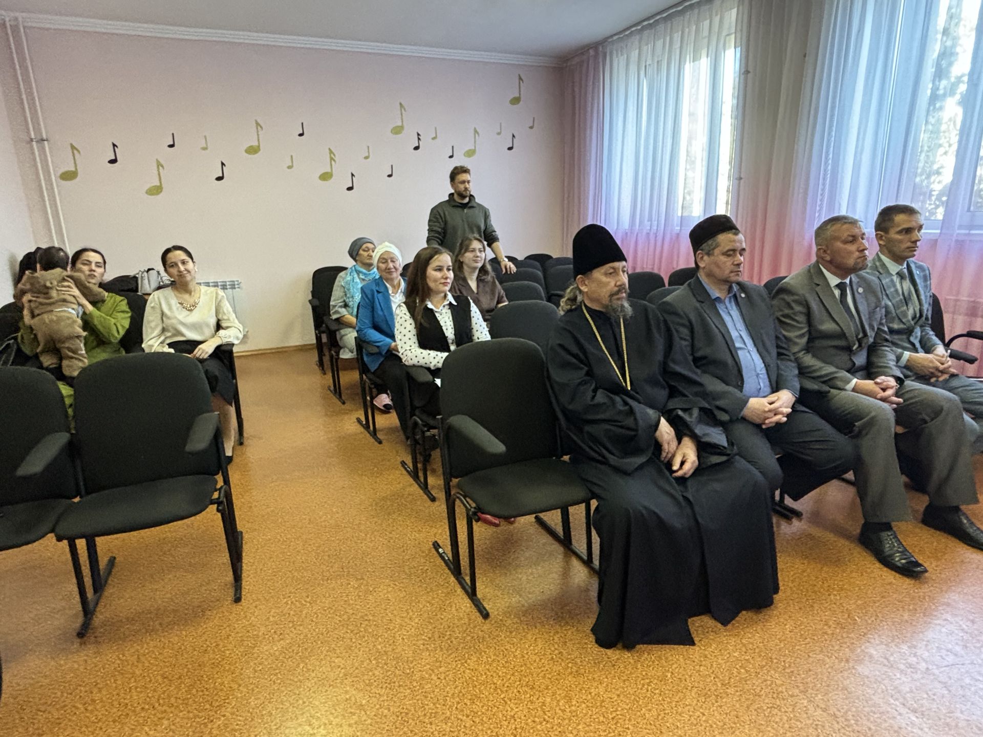 В Кайбицком районе состоялся круглый стол «Сила семьи — в детях»
