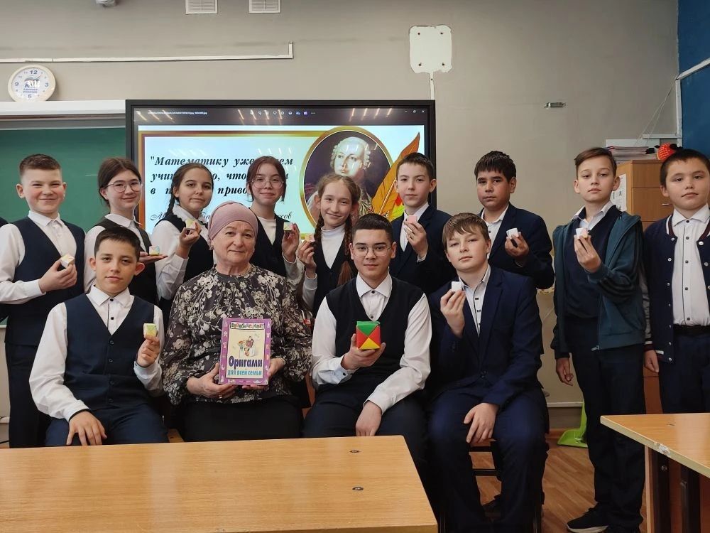 В Большекайбицкой школе прошел мастер-класс по созданию объемных фигур