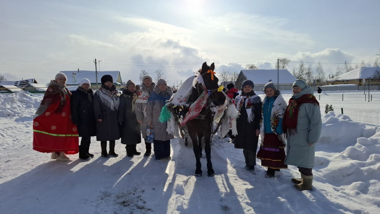 На Масленицу в Хозесанове катались на запряженной лошади