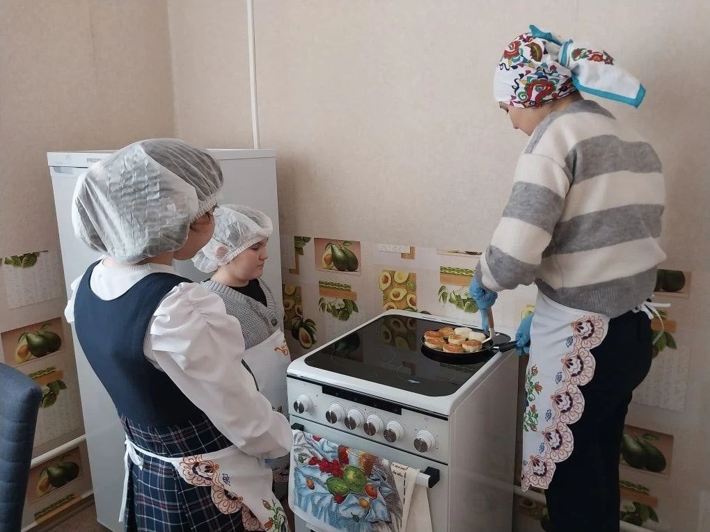 Секреты идеальных сырников: мастер-класс для получателей социальных услуг в Кайбицком районе