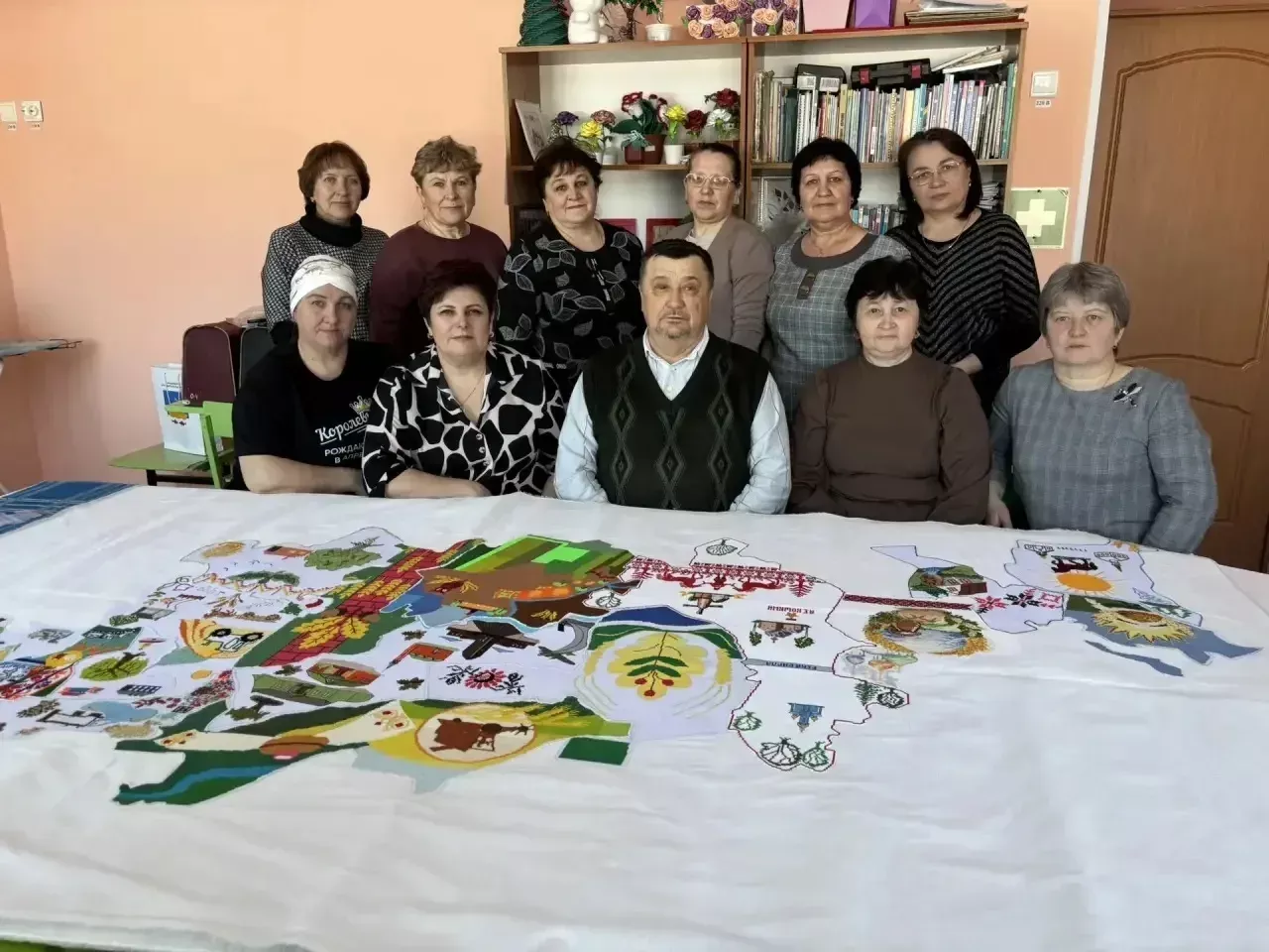 В Муралинской школе прошло творческое собрание по созданию вышитой карты Кайбицкого района