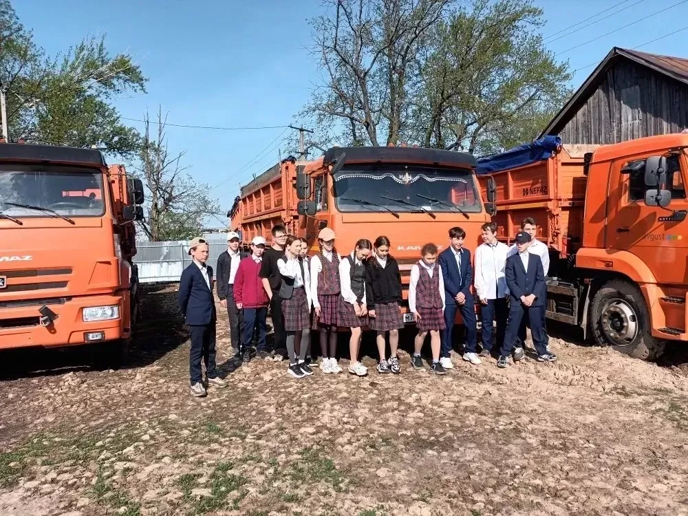 Ученики Хозесановской средней школы приняли участие в профориентационной экскурсии в машинно-тракторный парк «Август Кайбицы»