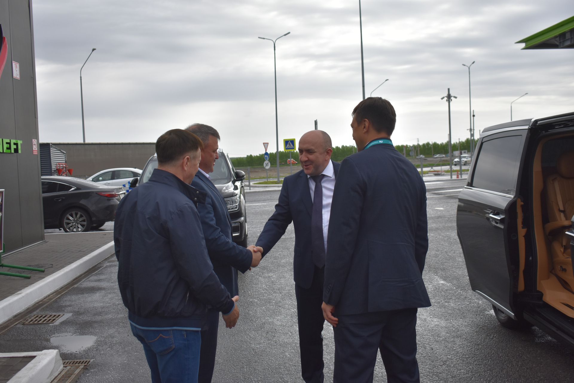 Председатель Кабмина Чувашской Республики посетил автозаправку на дороге М-12 в Кайбицком районе