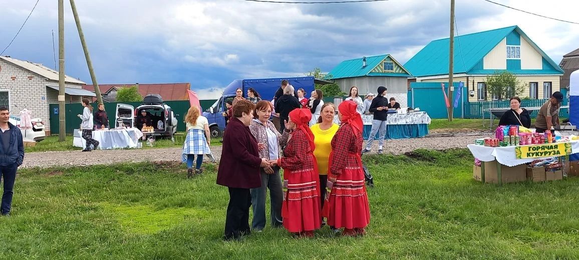 Симек собрал друзей: в Малых Мемях отметили чувашский народный праздник