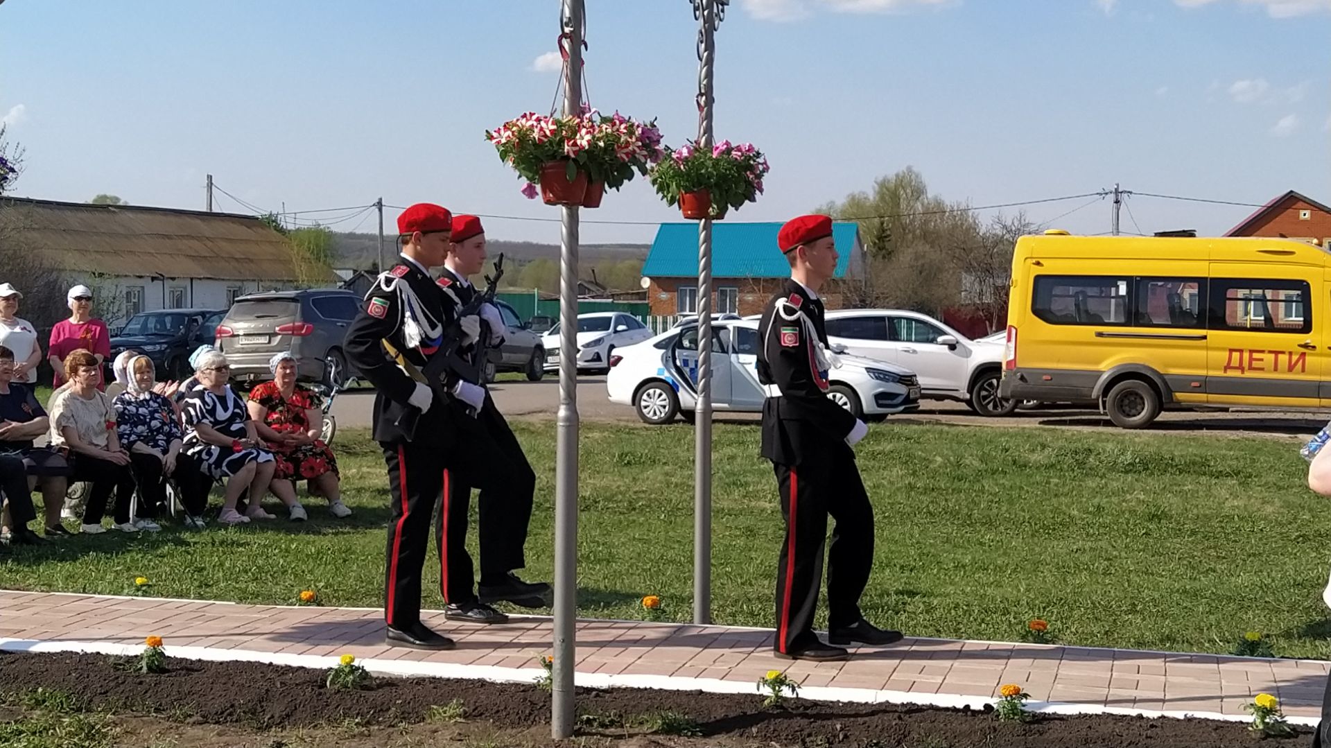 На открытии бюста полному кавалеру ордена Славы в Надеждине присутствовал депутат Госдумы РФ