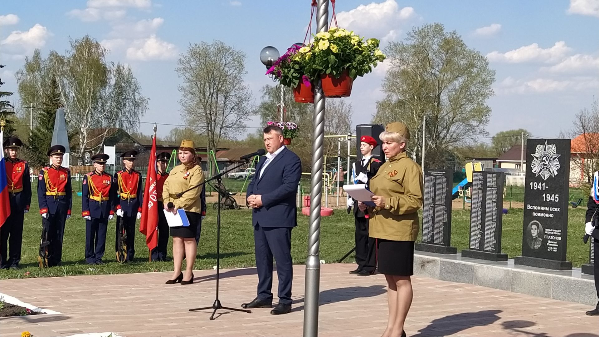 На открытии бюста полному кавалеру ордена Славы в Надеждине присутствовал депутат Госдумы РФ