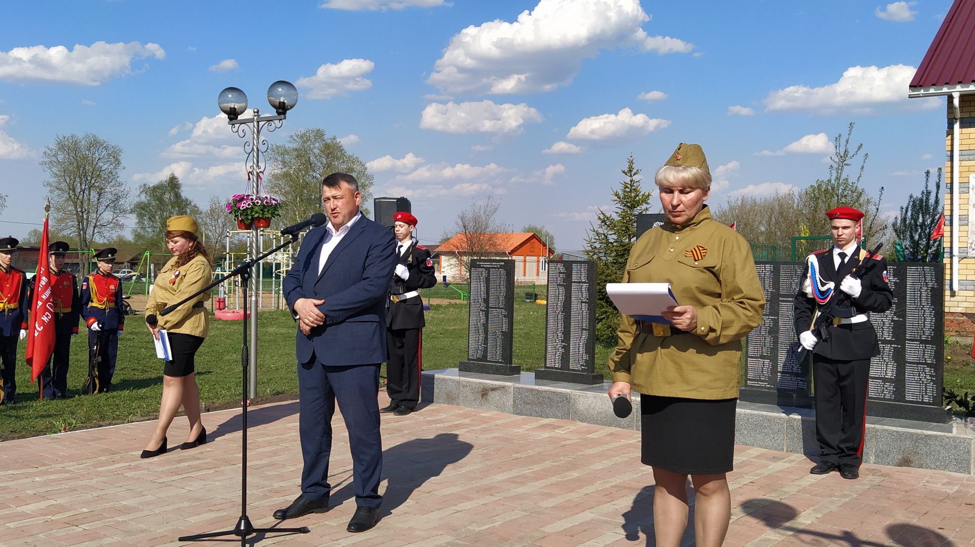 На открытии бюста полному кавалеру ордена Славы в Надеждине присутствовал депутат Госдумы РФ