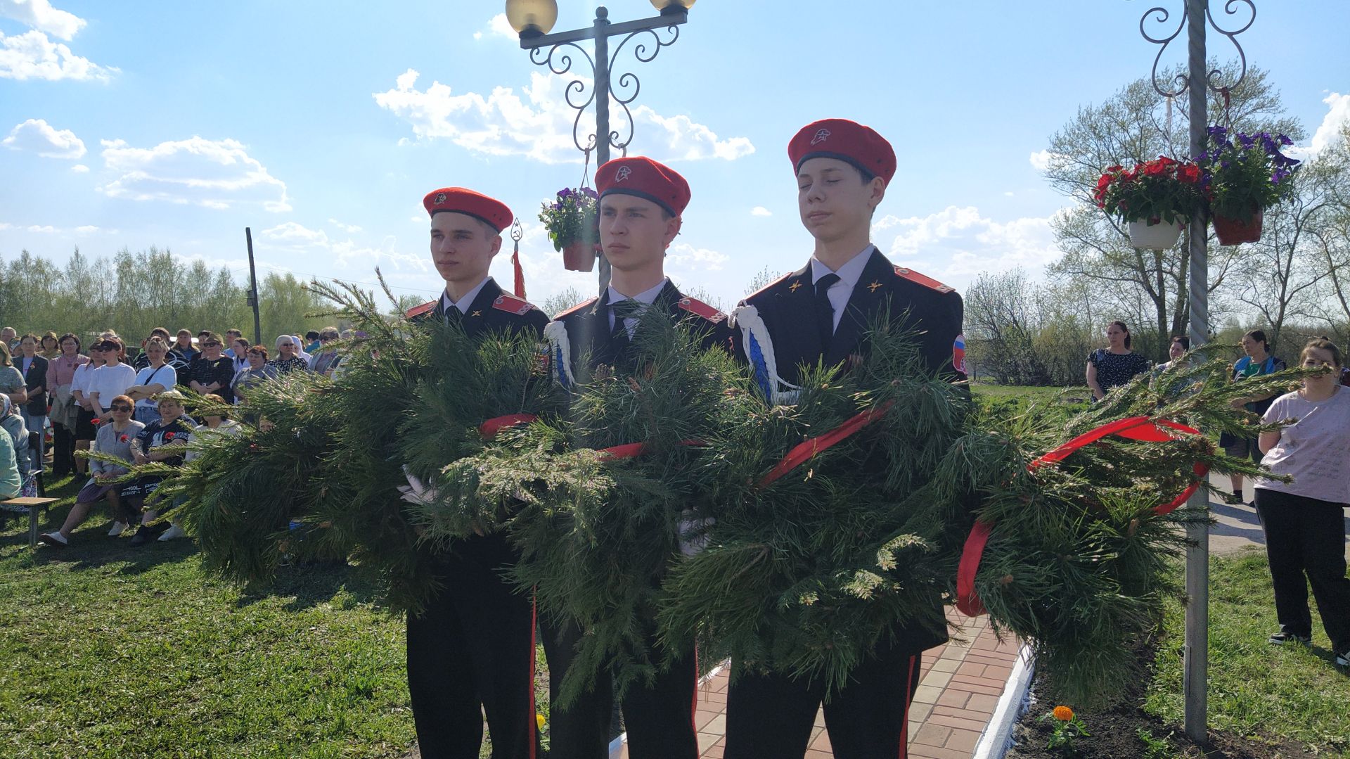 На открытии бюста полному кавалеру ордена Славы в Надеждине присутствовал депутат Госдумы РФ