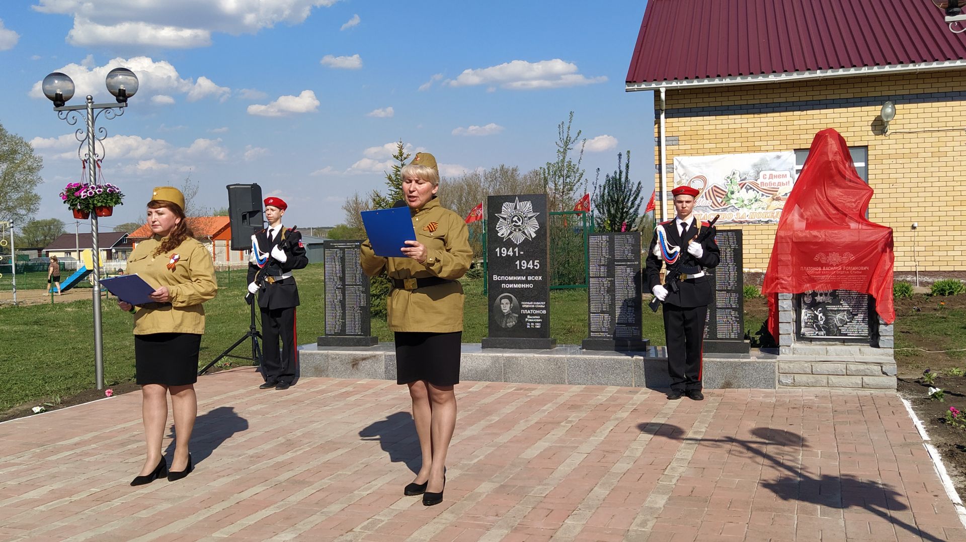 На открытии бюста полному кавалеру ордена Славы в Надеждине присутствовал депутат Госдумы РФ
