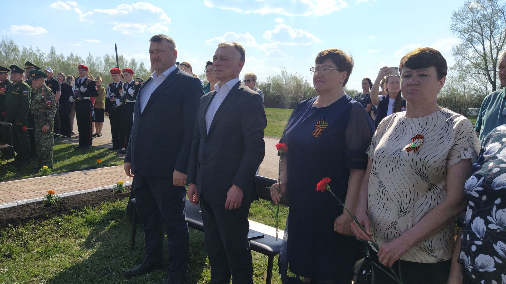 На открытии бюста полному кавалеру ордена Славы в Надеждине присутствовал депутат Госдумы РФ