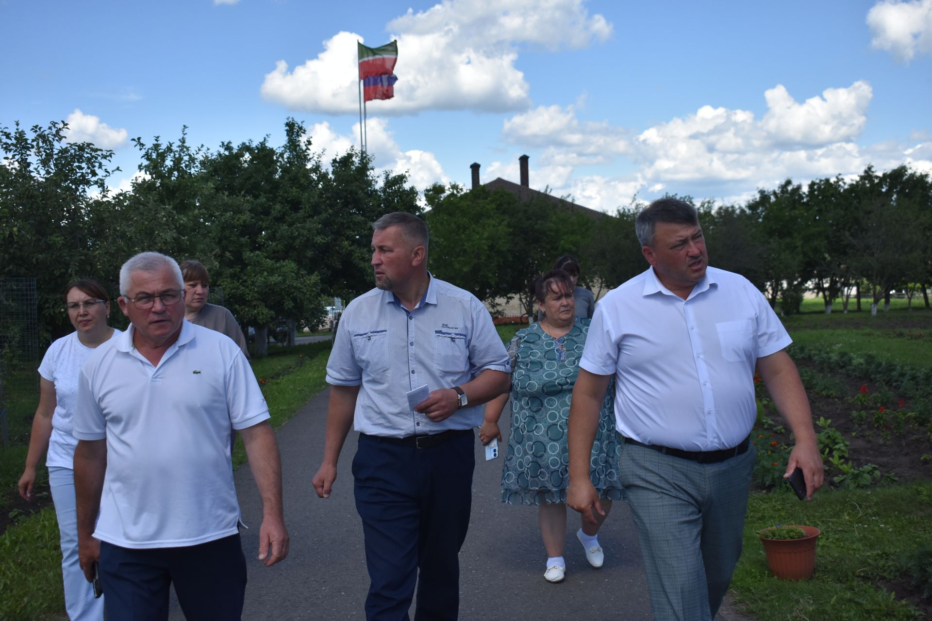 Кайбыч районы башлыгы мәктәпләр, балалар бакчаларына нинди ремонт кирәклеген урыннарга барып ачыклый