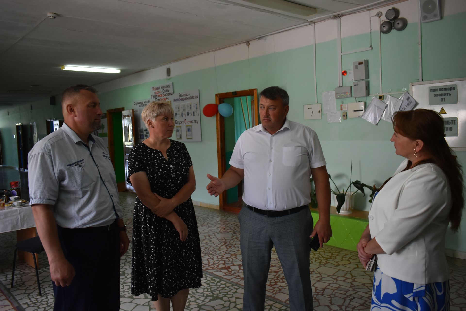 Кайбыч районы башлыгы мәктәпләр, балалар бакчаларына нинди ремонт кирәклеген урыннарга барып ачыклый