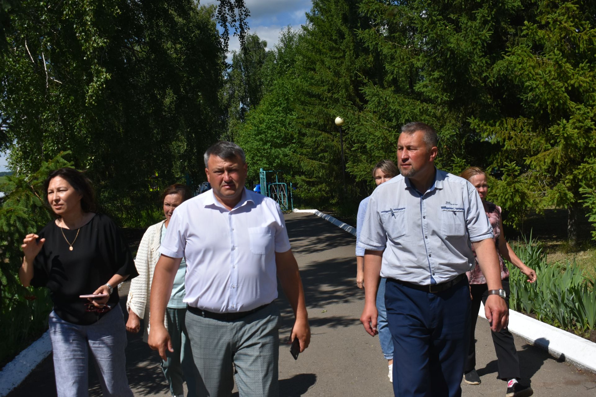 Кайбыч районы башлыгы мәктәпләр, балалар бакчаларына нинди ремонт кирәклеген урыннарга барып ачыклый
