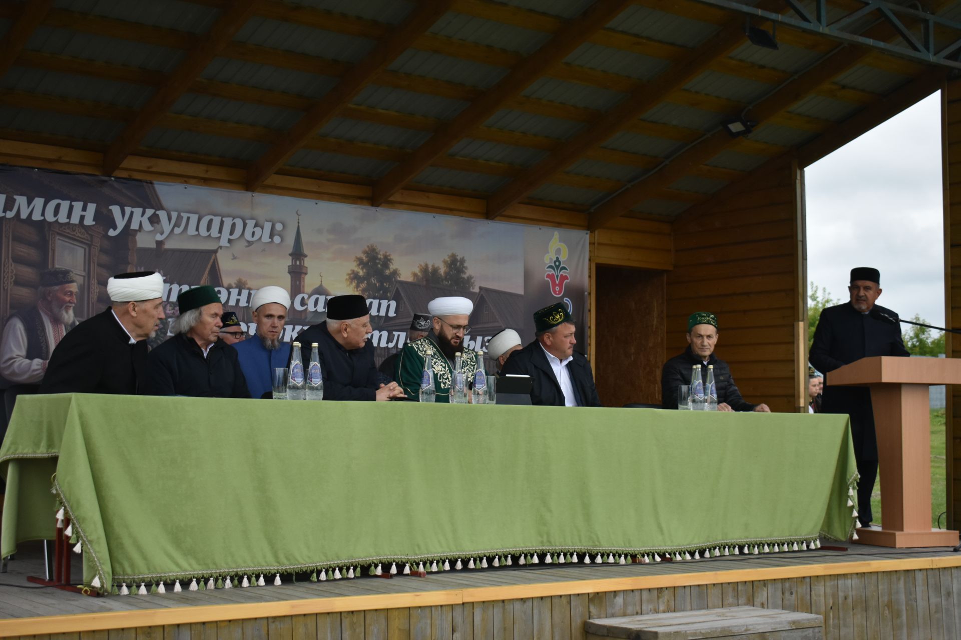 Тарихка таянып, киләчәккә юл: Кошманда сөннәтчелек традицияләренә багышланган фәнни-гамәли конференция узды