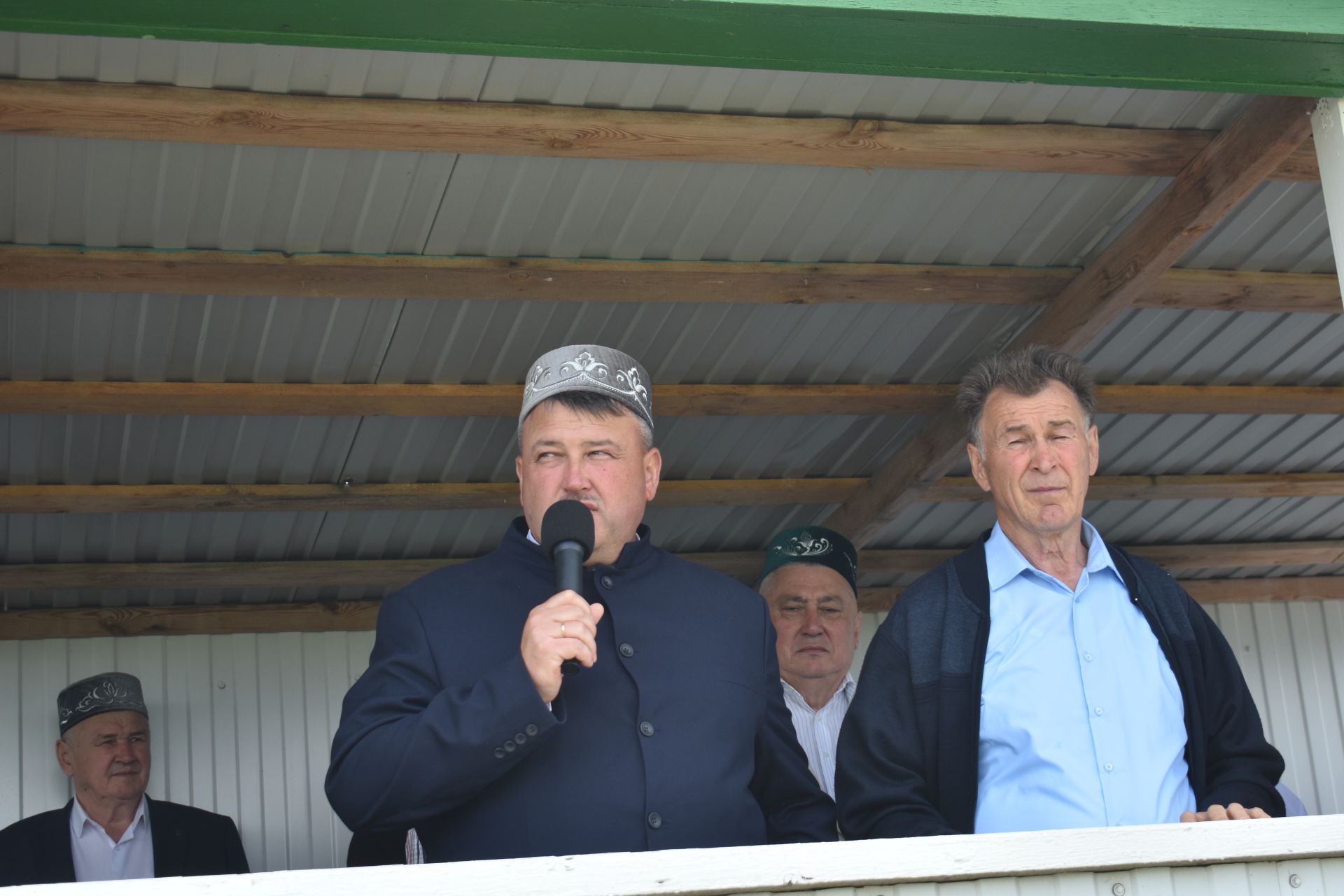 Триумф на Сабантуе-2026 в Кайбицах: Владимир Квасов выиграл «Ладу Гранту» в конных скачках