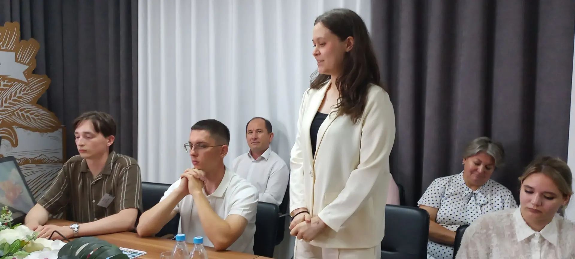 Кайбыч районы башлыгы югары уку йортларын максатчан  юллама белән тәмамлап кайткан яшь белгечләр белән очрашты
