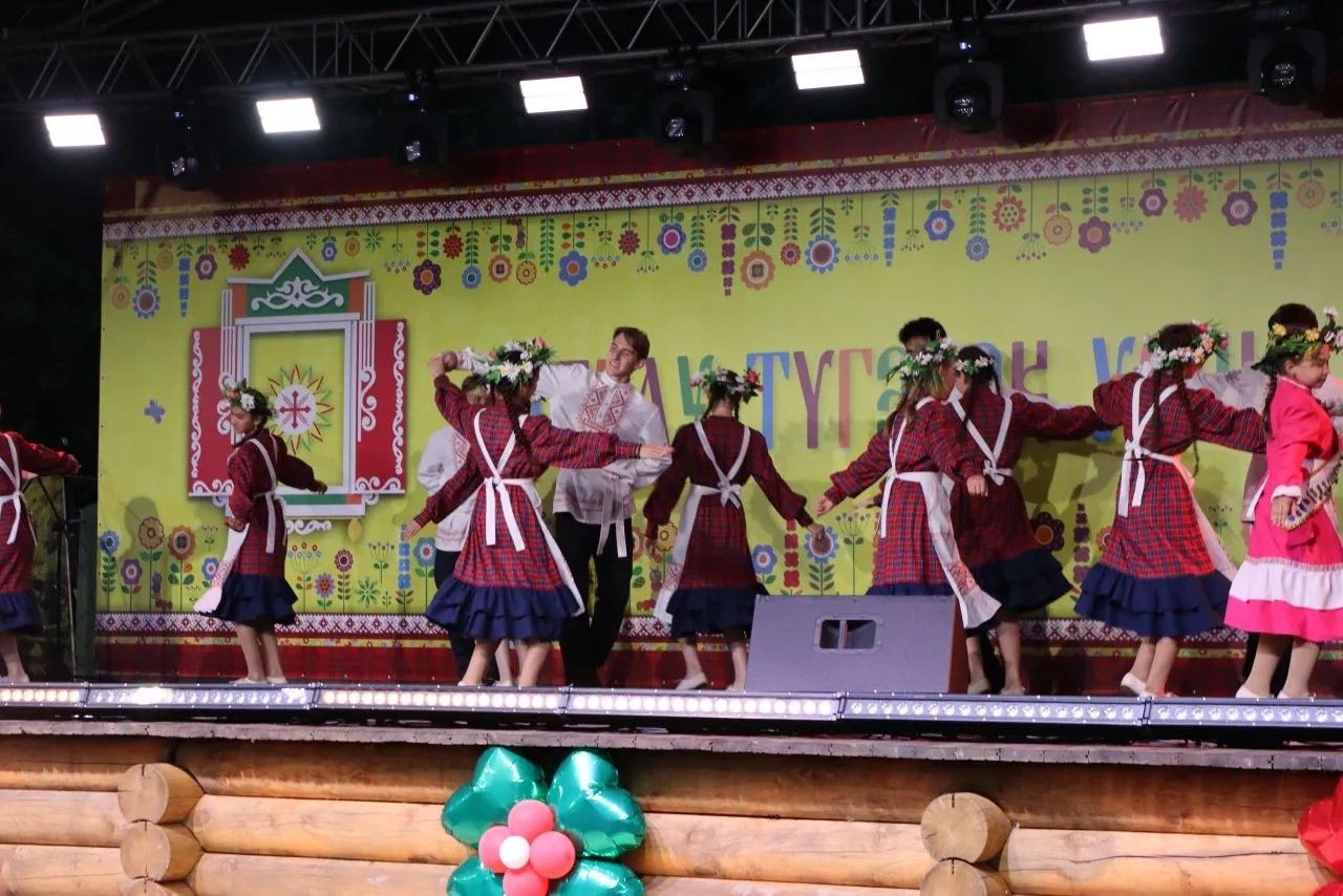 Хуҗа Хәсәннең «Инешкәй» балалар фольклор ансамбле «Питрау«дан лауреат булып кайтты