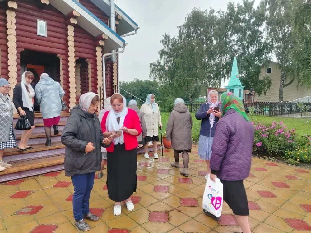 В храме Сергия Радонежского почтили память погибших и поддержали семьи участников СВО