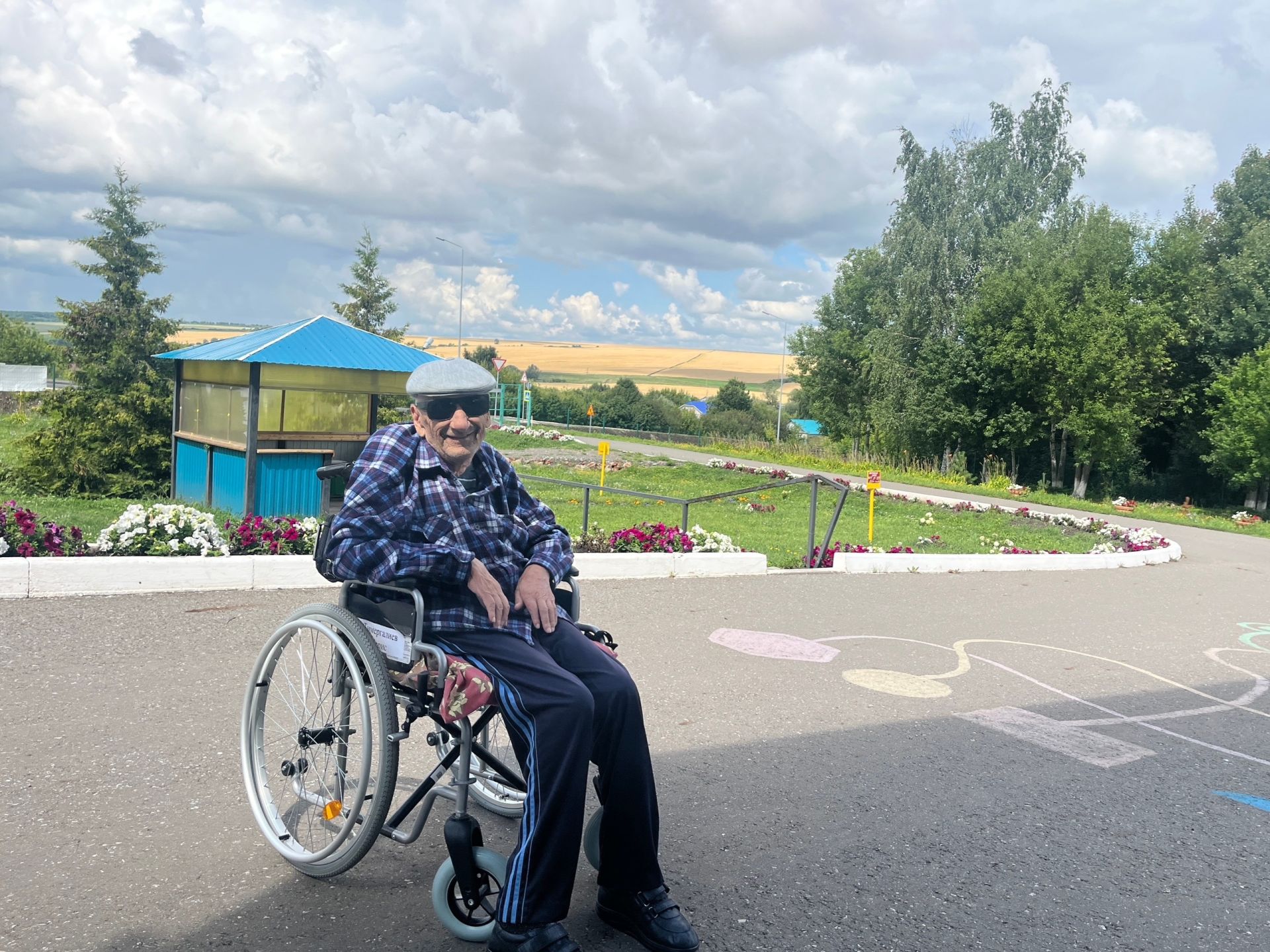 Проживающие Кайбицкого дома-интерната провели день на свежем воздухе