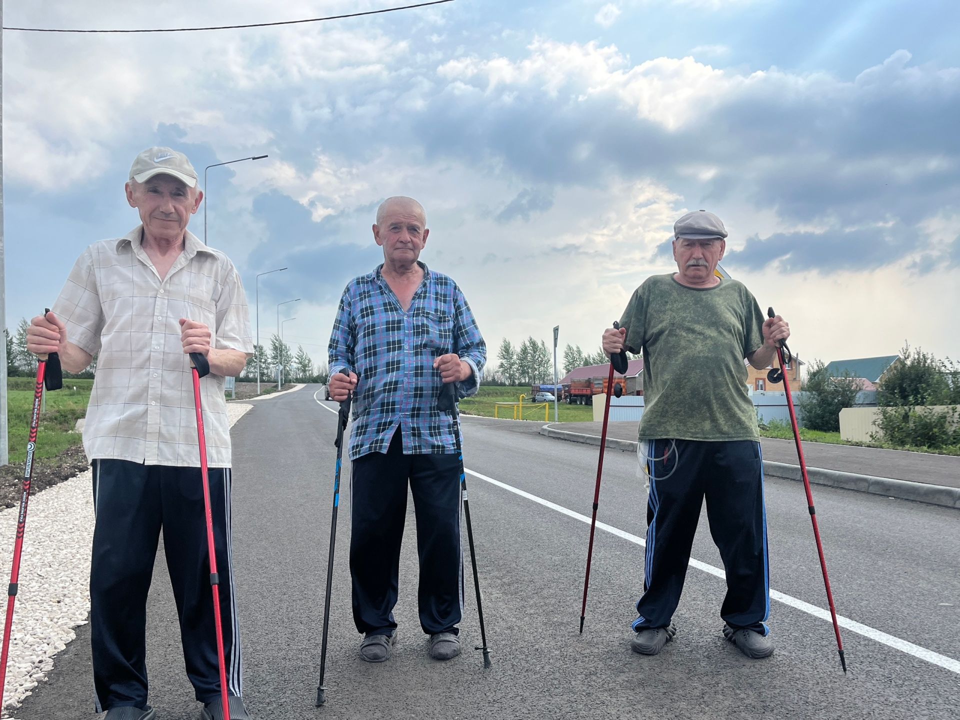 Движение, природа и общение: тренировка по скандинавской ходьбе в Кайбицком доме-интернате