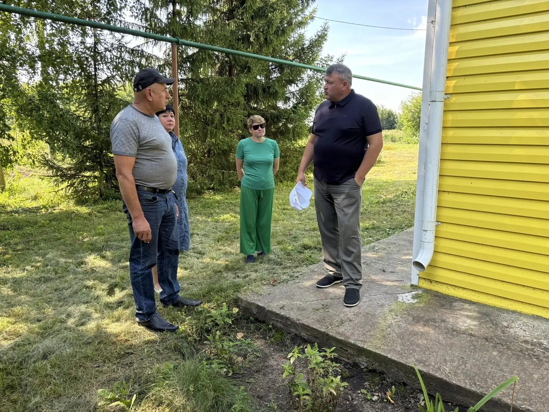 На объектах благоустройства в Больших Кайбицах и Багаеве побывал глава района