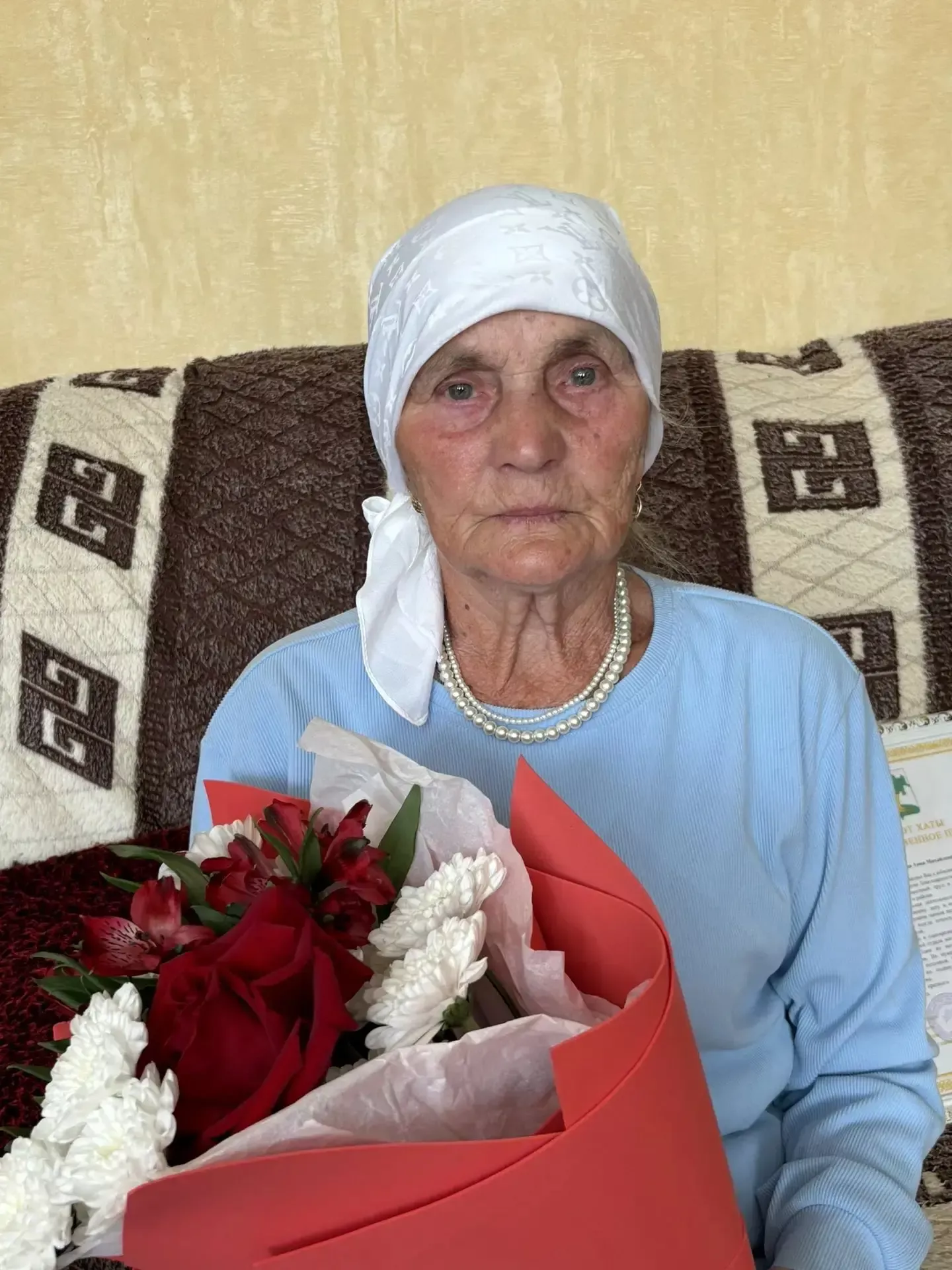Маму Героя России в Малых Мемях поздравили с 80-летним юбилеем